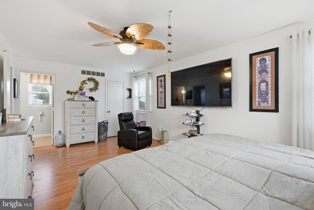 11 ROSSITER CIR, Newark, DE 19702