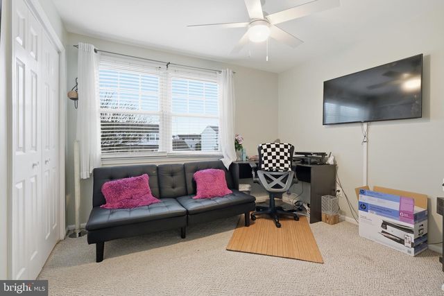 11 ROSSITER CIR, Newark, DE 19702