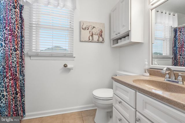 11 ROSSITER CIR, Newark, DE 19702