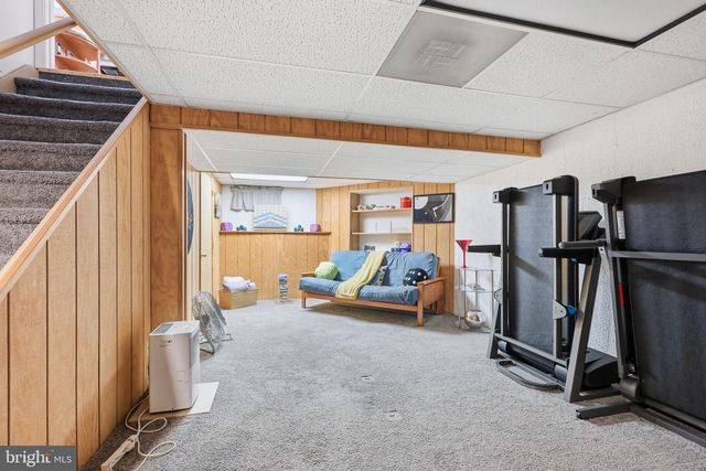 11 ROSSITER CIR, Newark, DE 19702