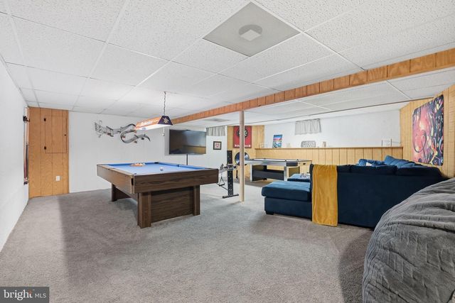 11 ROSSITER CIR, Newark, DE 19702