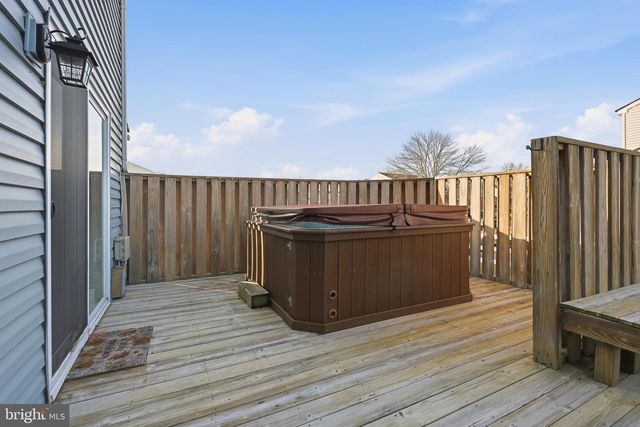 11 ROSSITER CIR, Newark, DE 19702