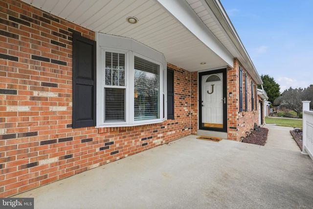 11 ROSSITER CIR, Newark, DE 19702