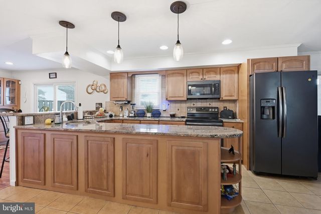 11 ROSSITER CIR, Newark, DE 19702