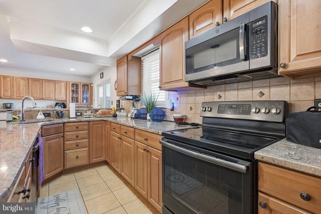 11 ROSSITER CIR, Newark, DE 19702