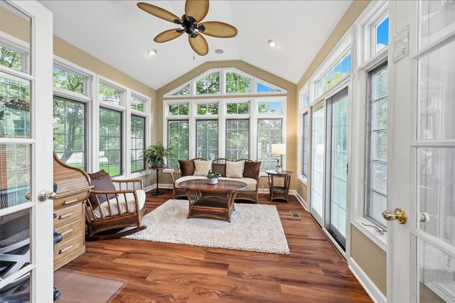 1 Fernwood Court, Algonquin, IL 60102