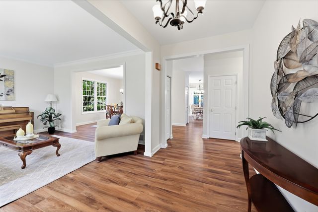 1 Fernwood Court, Algonquin, IL 60102