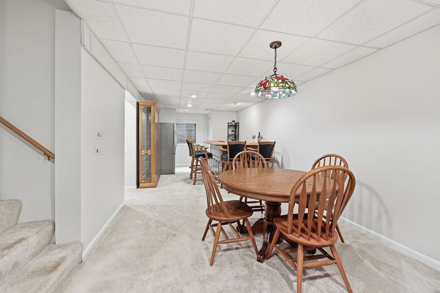 1 Fernwood Court, Algonquin, IL 60102