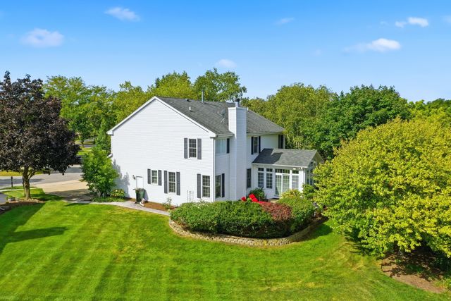 1 Fernwood Court, Algonquin, IL 60102