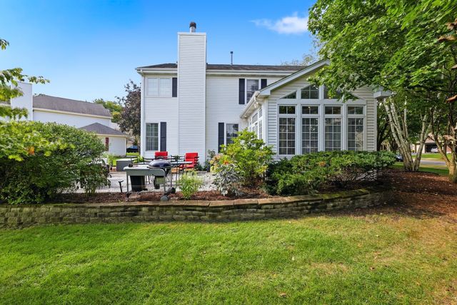 1 Fernwood Court, Algonquin, IL 60102