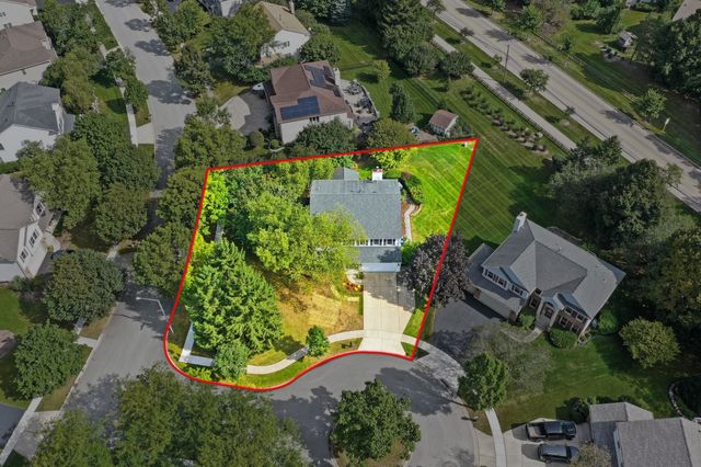 1 Fernwood Court, Algonquin, IL 60102