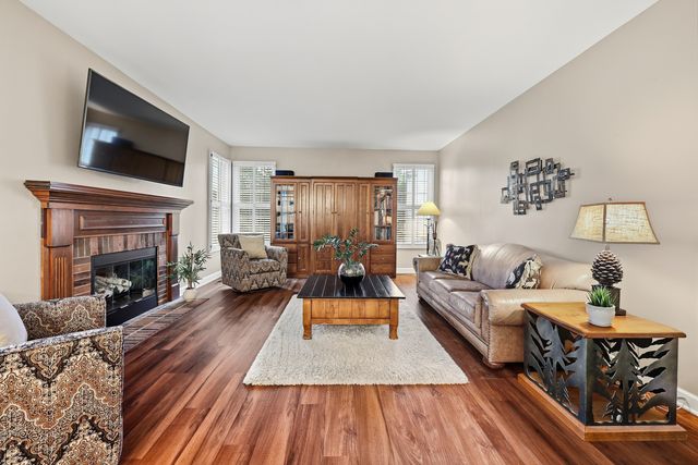 1 Fernwood Court, Algonquin, IL 60102