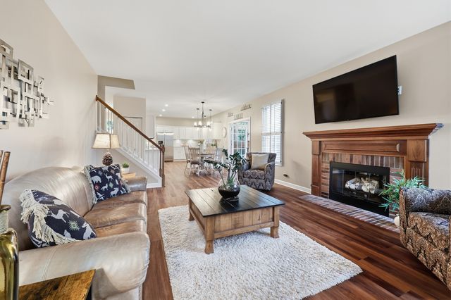 1 Fernwood Court, Algonquin, IL 60102