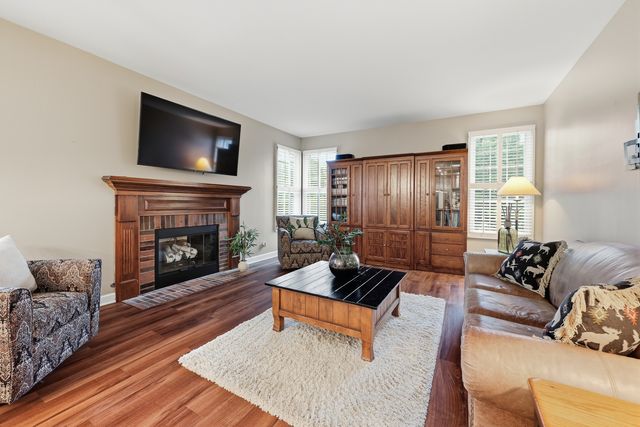 1 Fernwood Court, Algonquin, IL 60102