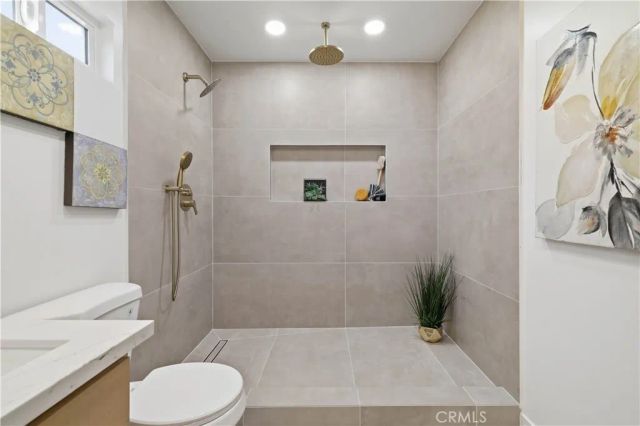 7446 Dempsey Avenue, Lake Balboa, CA 91406