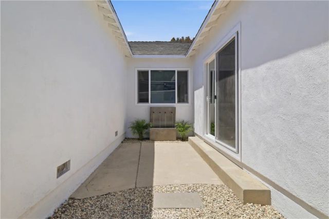 7446 Dempsey Avenue, Lake Balboa, CA 91406