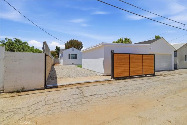 7446 Dempsey Avenue, Lake Balboa, CA 91406