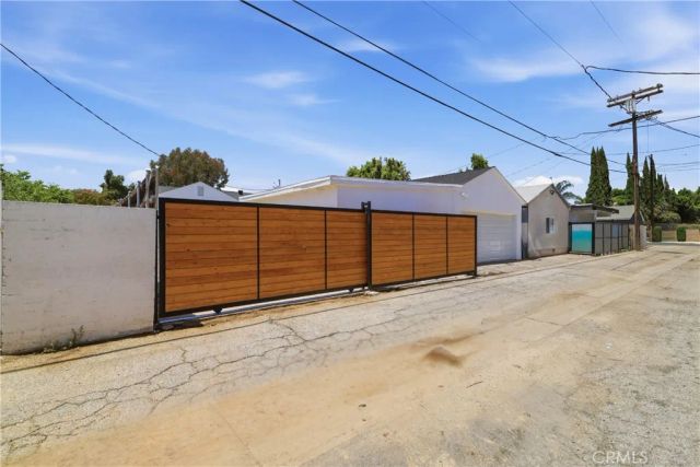 7446 Dempsey Avenue, Lake Balboa, CA 91406