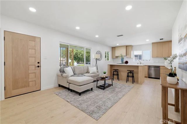 7446 Dempsey Avenue, Lake Balboa, CA 91406