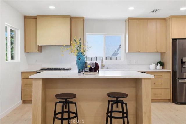 7446 Dempsey Avenue, Lake Balboa, CA 91406