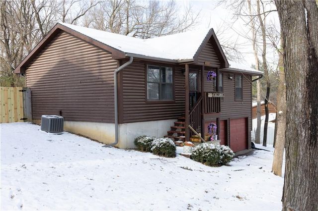 6320 Pamela Drive, St Joseph, MO 64504