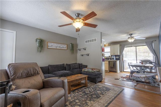 6320 Pamela Drive, St Joseph, MO 64504