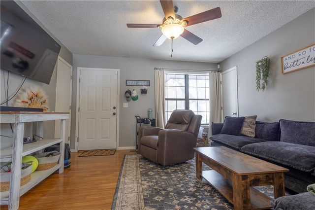 6320 Pamela Drive, St Joseph, MO 64504