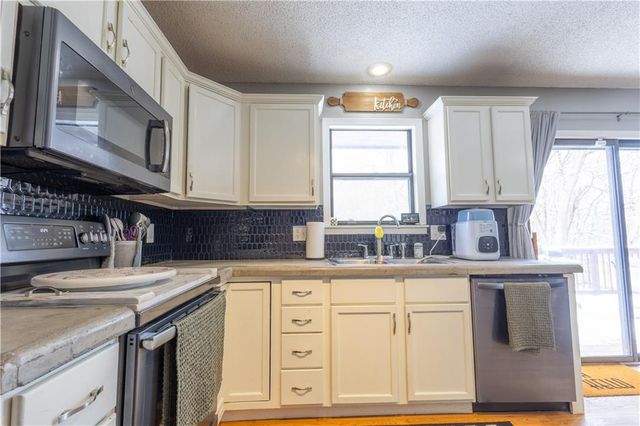 6320 Pamela Drive, St Joseph, MO 64504