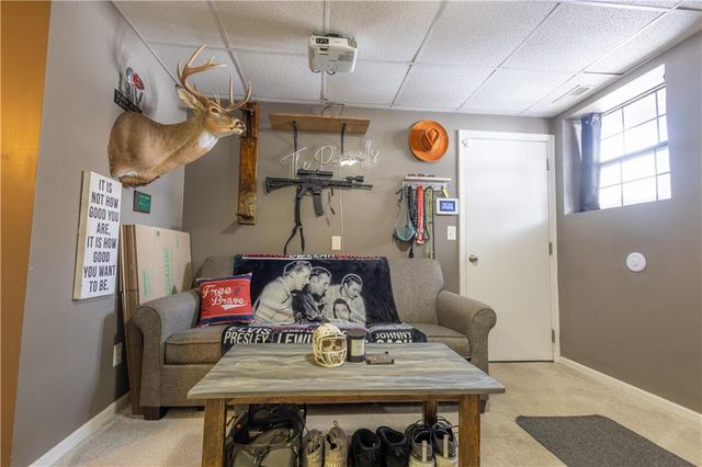 6320 Pamela Drive, St Joseph, MO 64504