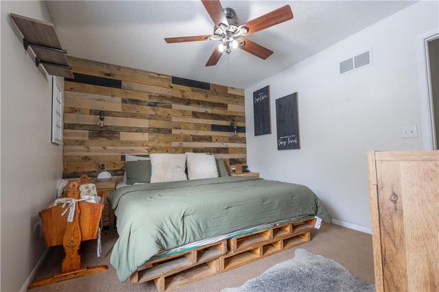 6320 Pamela Drive, St Joseph, MO 64504