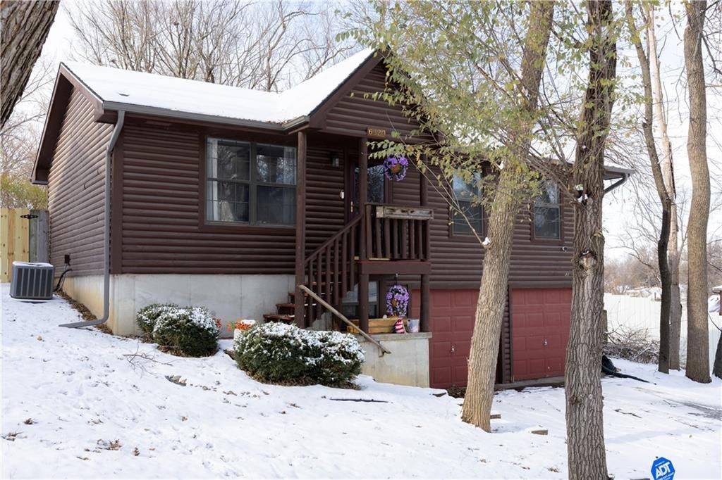 6320 Pamela Drive, St Joseph, MO 64504