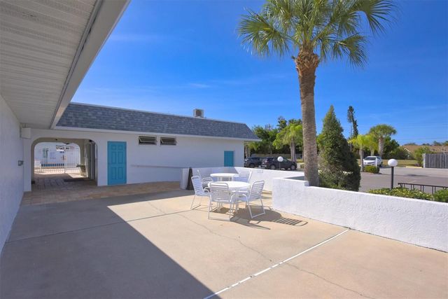 588 CIRCLEWOOD DRIVE S3-1, Venice, FL 34293