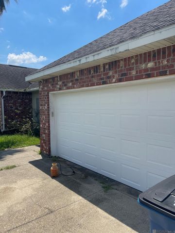 245 Melissa Dr, Port Allen, LA 70767