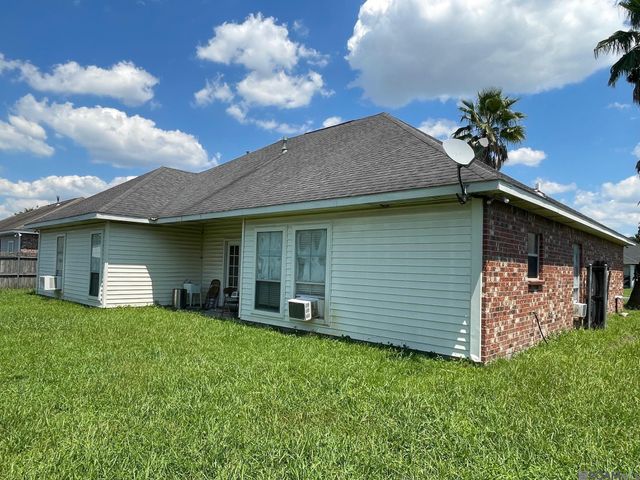 245 Melissa Dr, Port Allen, LA 70767