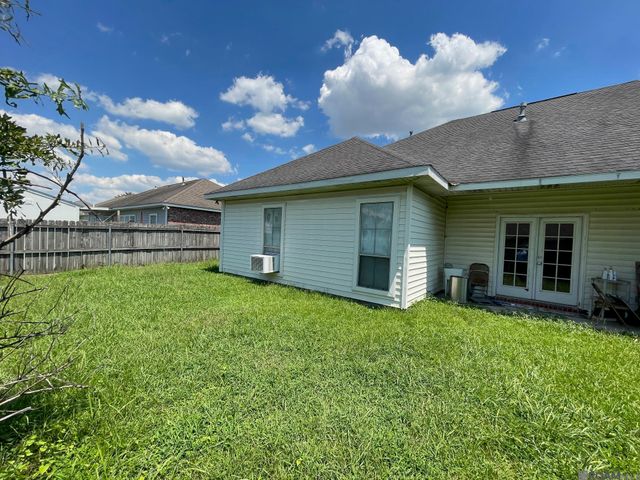 245 Melissa Dr, Port Allen, LA 70767