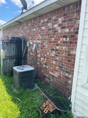 245 Melissa Dr, Port Allen, LA 70767