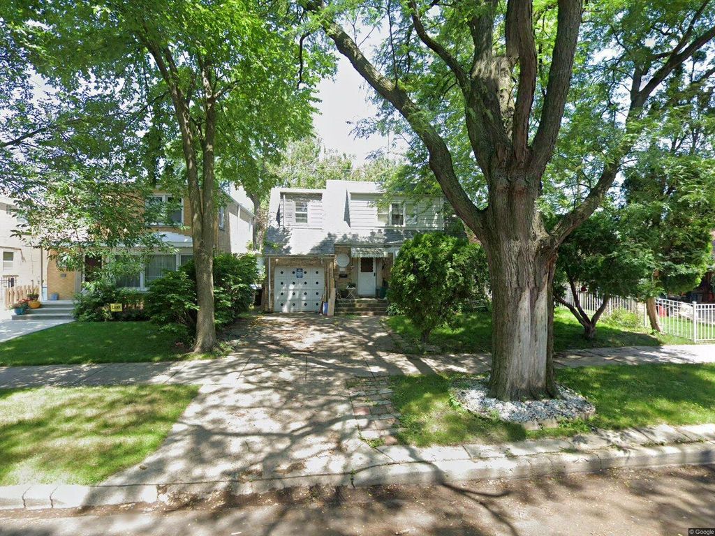 2814 W Balmoral Avenue, Chicago, IL 60625