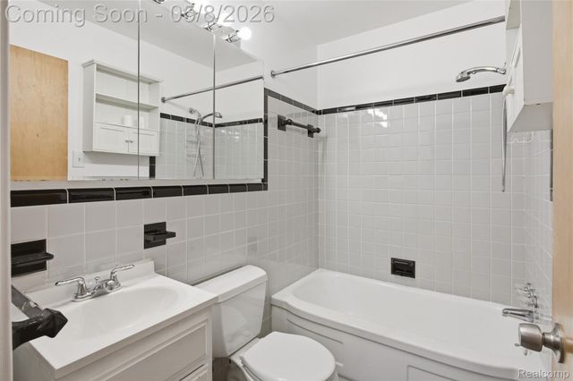 1906 Venice Street, Dearborn, MI 48124