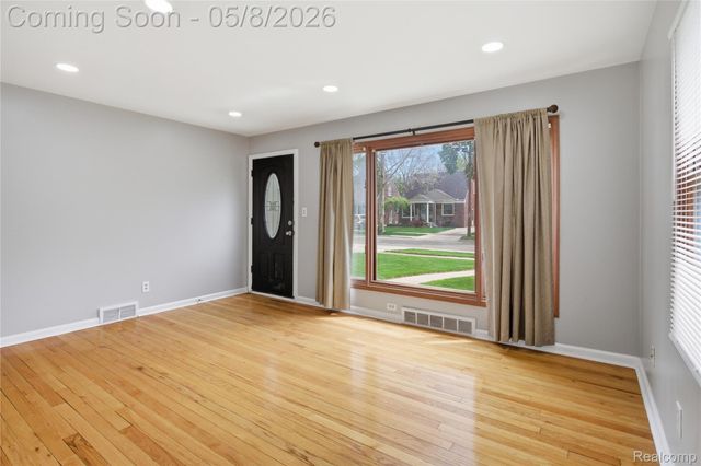 1906 Venice Street, Dearborn, MI 48124