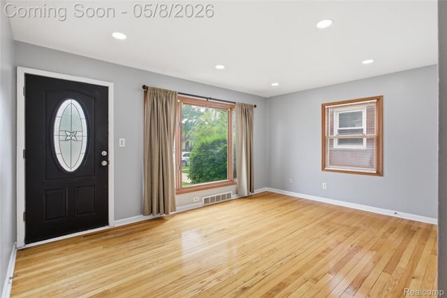 1906 Venice Street, Dearborn, MI 48124