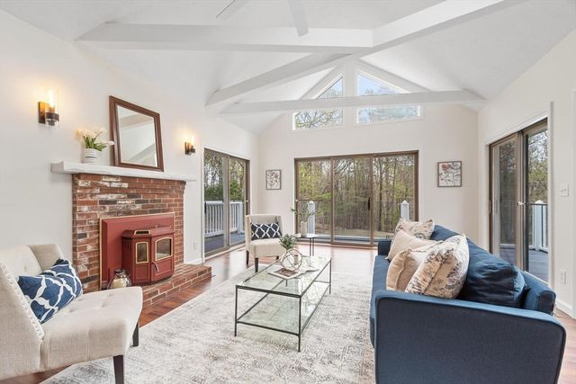 17 Stone Pound Ln, Atkinson, NH 03811