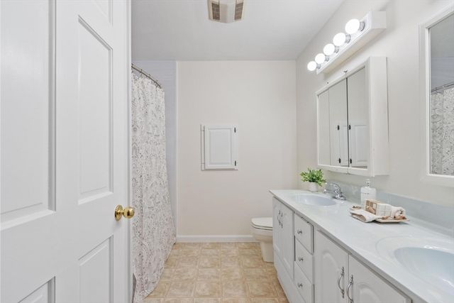 17 Stone Pound Ln, Atkinson, NH 03811