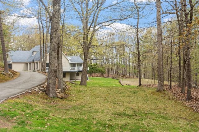 17 Stone Pound Ln, Atkinson, NH 03811