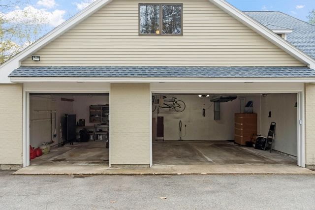 17 Stone Pound Ln, Atkinson, NH 03811