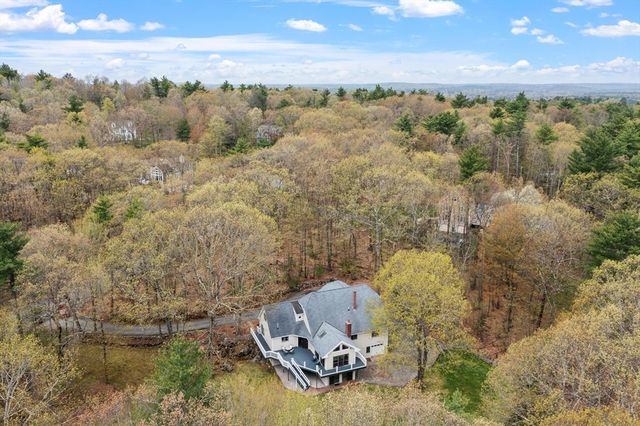 17 Stone Pound Ln, Atkinson, NH 03811