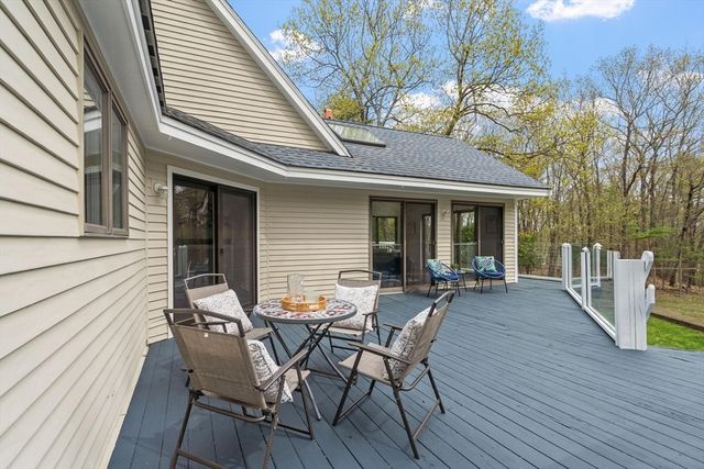 17 Stone Pound Ln, Atkinson, NH 03811