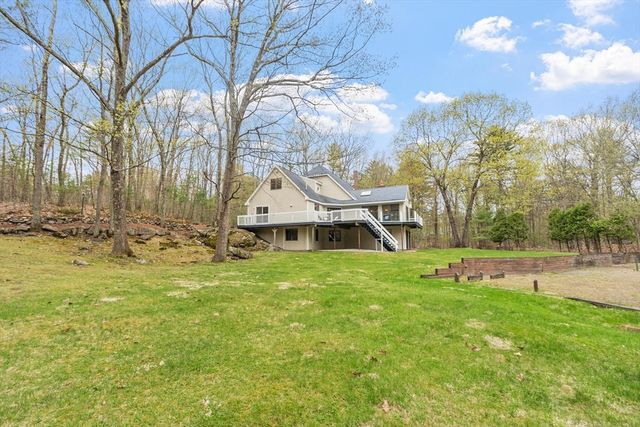 17 Stone Pound Ln, Atkinson, NH 03811