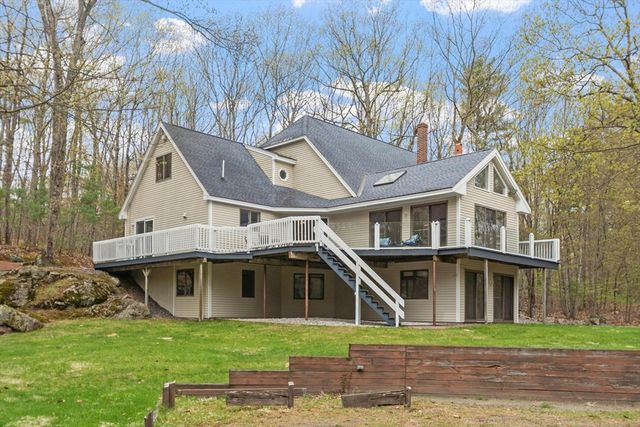 17 Stone Pound Ln, Atkinson, NH 03811