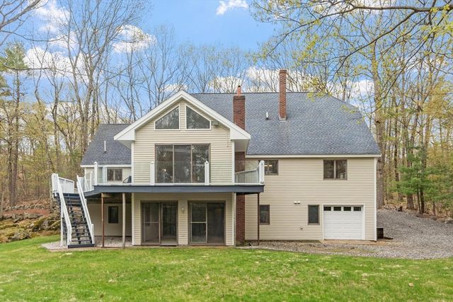 17 Stone Pound Ln, Atkinson, NH 03811