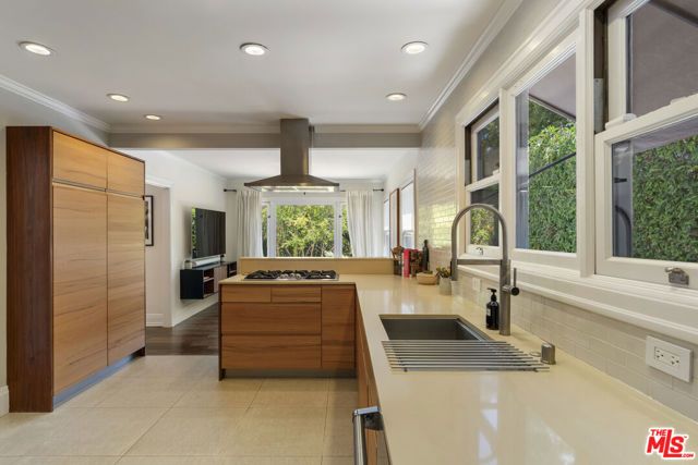947 S Cloverdale Avenue, Los Angeles, CA 90036